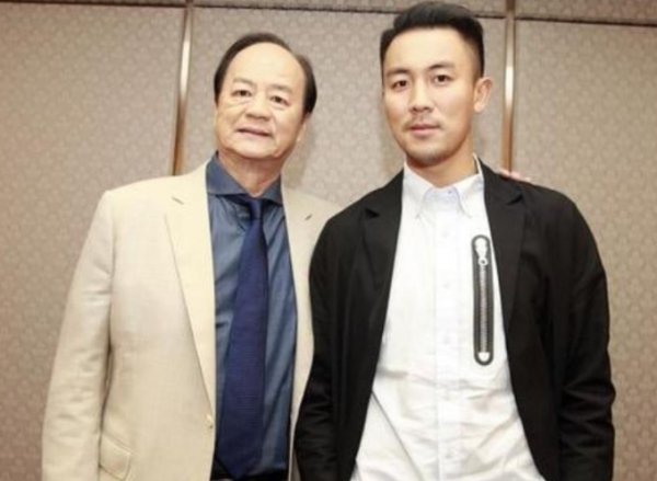 TVB頒獎禮！狄龍頒獎給姜大衛力破不和傳聞，兒子爆冷成雙料視帝