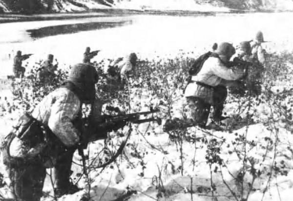 王牌軍裝備1200多挺機槍，圍殲美軍精銳時，發揮了多大作用？