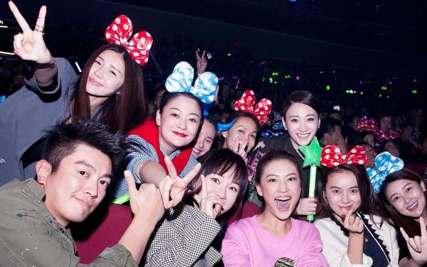 謝霆鋒、陳小春、張智霖等定居內地，老牌港星直言逃離香港的辛酸