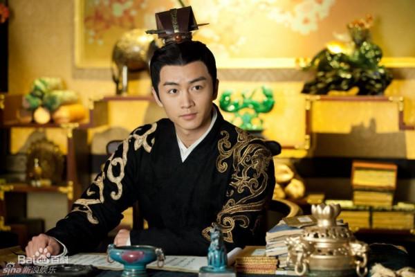 《突圍》中的老戲骨曾經也是小鮮肉 耿樂長髮飄飄 句號瘦得皮包骨 《突圍》中的老戲骨曾經也是小鮮肉 耿樂長髮飄飄 句號瘦得皮包骨