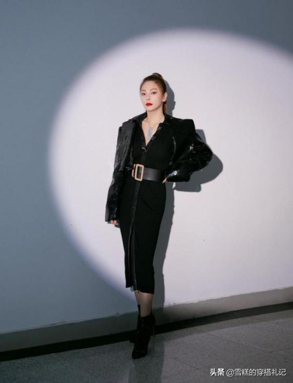 四十歲女人穿裙子，要牢記“2穿2不穿”，優雅得體又減齡，真好看