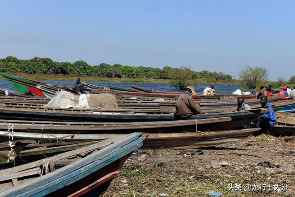 「查德」走進“查德湖”上的島嶼村莊