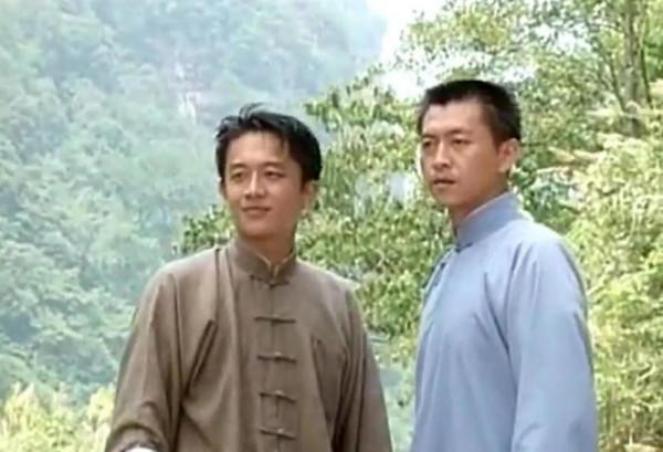 《蒼天有淚》蕭家姐妹與展家水火不容的表面下，鄭老闆是最大贏家