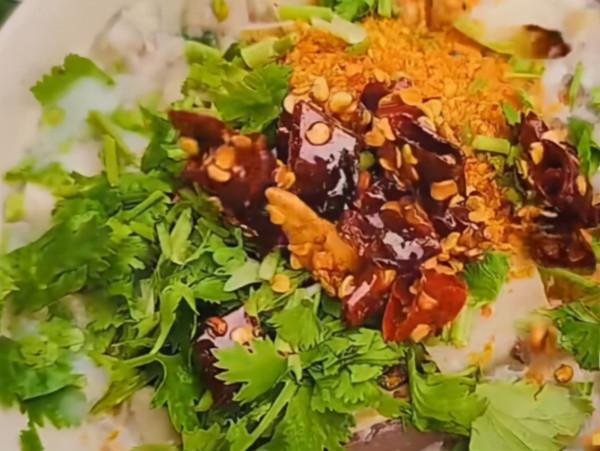 河北小縣城的重口美食，15元一碗肉，當地老少爺們三天不喝饞得慌