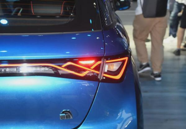 誰是年輕人的第一輛電動車？比亞迪海豚對比尤拉好貓