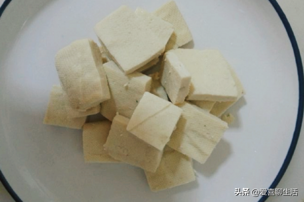 初冬我家常吃這肉，12元一斤，加一樣鍋中一燉，鮮美滋補強身健體