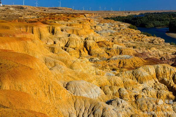 新疆有個五彩灘