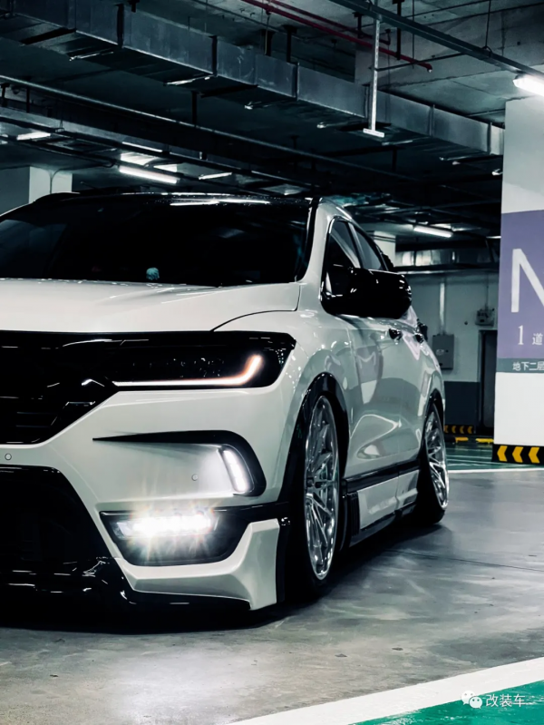 再加10萬塊本田皓影也很帥，自己開模做套件玩姿態