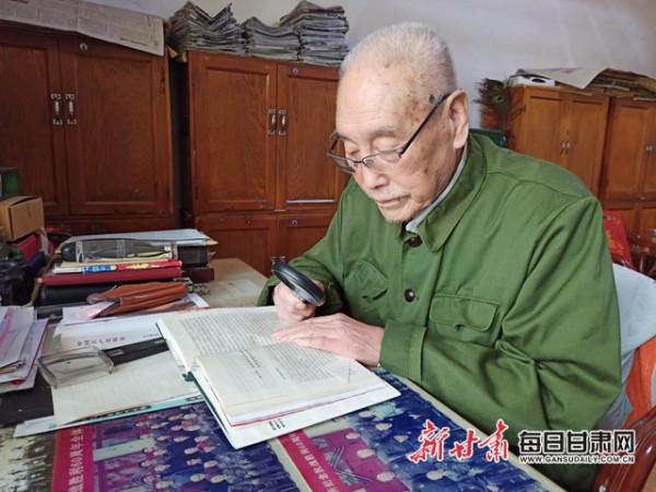 「歲歲重陽晚霞美」一名抗戰老兵的儉與奢 「歲歲重陽晚霞美」一名抗戰老兵的儉與奢