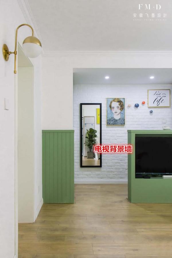 大橫廳的戶型，比起沙發不靠牆，電視牆不靠牆才機智，賺個新房間