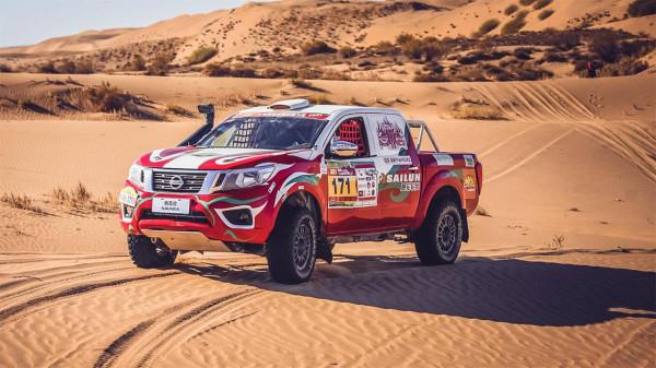 開日產皮卡玩沙漠,真是太開心了 開日產皮卡玩沙漠,真是太開心了