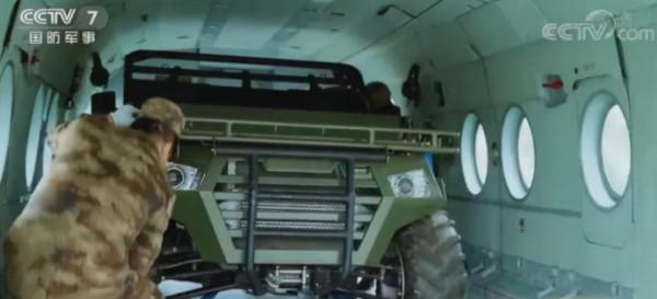 120毫米迫擊炮+四輪山貓全地形車！解放軍空降兵有了迷你卡車炮