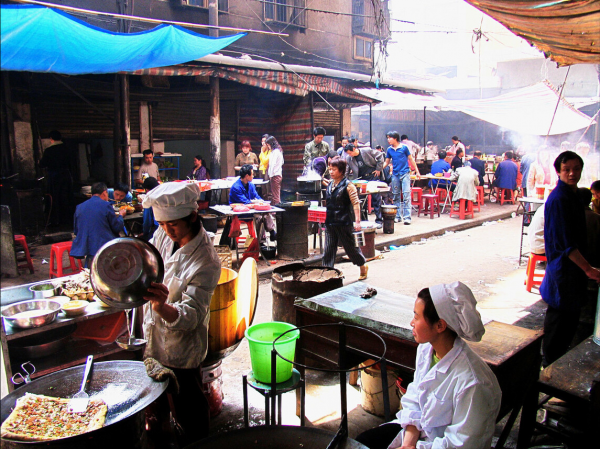 湖北人為啥喜歡用一次性餐具來吃飯?看完懂了,原來不是為了省錢 湖北人為啥喜歡用一次性餐具來吃飯?看完懂了,原來不是為了省錢