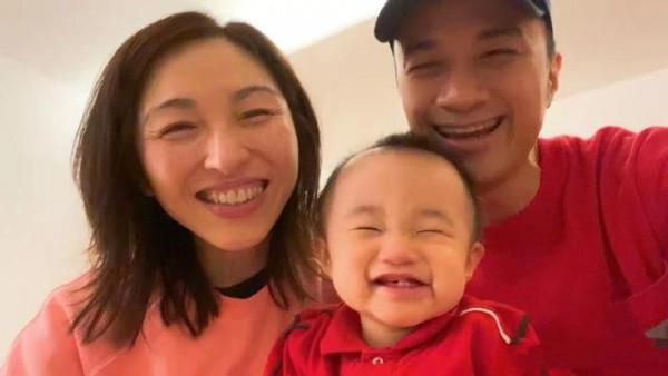 以“保姆”身份照顧古巨基22年,52歲高齡生娃,陳韻晴到底圖啥? 以“保姆”身份照顧古巨基22年,52歲高齡生娃,陳韻晴到底圖啥?