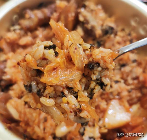 不是西塔味兒的醬湯，泡飯配免費自助小菜，最後喝得一滴不剩