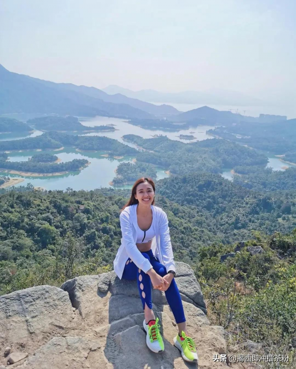 香港娛樂圈女神齊爬山,梁洛施、黎姿、李嘉欣、陳茵媺罕曬素顏照 香港娛樂圈女神齊爬山,梁洛施、黎姿、李嘉欣、陳茵媺罕曬素顏照