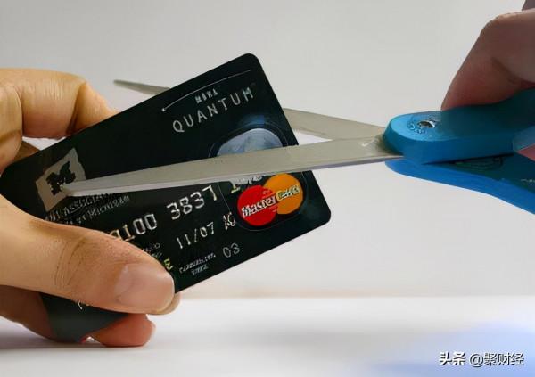 “套現”被明令禁止,多家銀行紛紛行動,“以卡養卡”不可取了 “套現”被明令禁止,多家銀行紛紛行動,“以卡養卡”不可取了