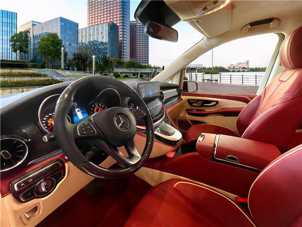 賓士V260L定製高頂‘致雅’款七座商務車,私人定製用心品質 賓士V260L定製高頂‘致雅’款七座商務車,私人定製用心品質