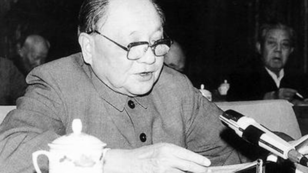 1985年百萬大裁軍,很多部隊領導不服氣,鄧小平:頭頭不通調頭頭 1985年百萬大裁軍,很多部隊領導不服氣,鄧小平:頭頭不通調頭頭