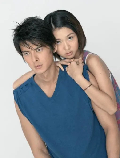 郭品超中秋攜女友秀恩愛,兩人漫步海邊,牽手相擁舉高高甜度爆表 郭品超中秋攜女友秀恩愛,兩人漫步海邊,牽手相擁舉高高甜度爆表