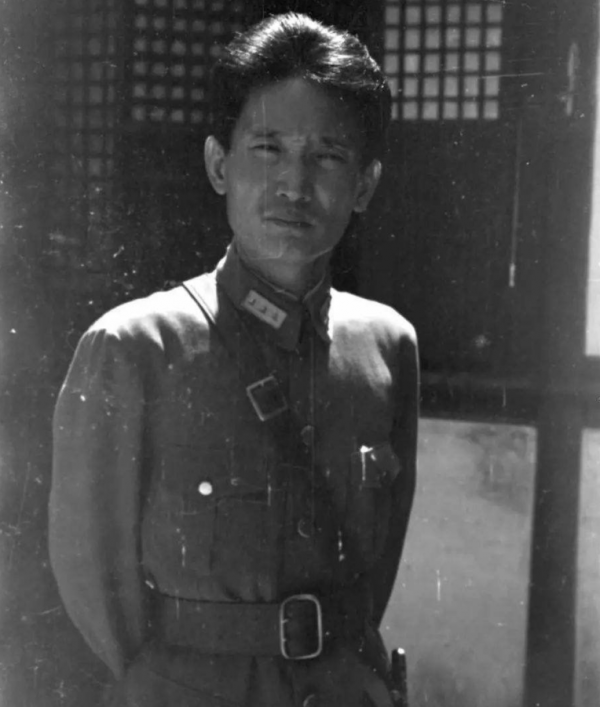 1950年，張治中攜妻兒到南海密會蔣經國，半夜接葉劍英通知：快撤