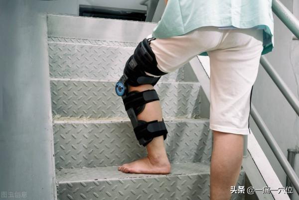 膝關節上樓疼痛，學會這個手法，我相信別人會高看你一眼