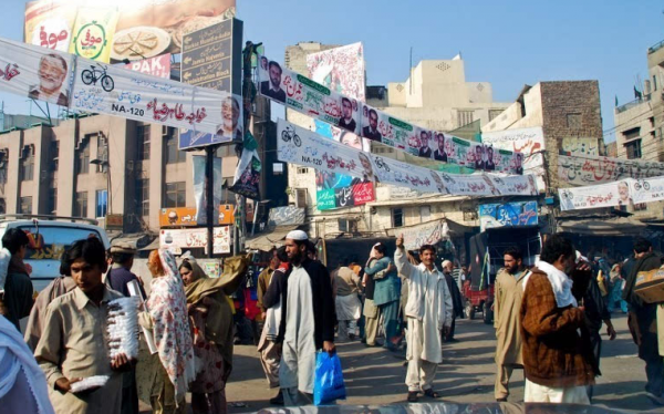 中國小夥娶巴基斯坦富商女兒，談婚論嫁時，岳父直接送一條商業街