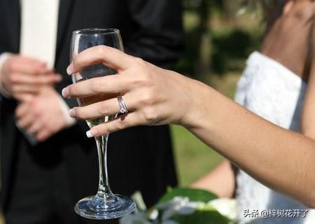 酒桌上別人說“我幹了，您隨意”，怎麼回覆才算高明？