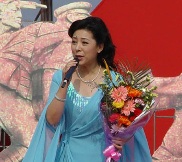 著名歌唱家關牧村：與王星軍離婚後，帶兒子嫁高官，如今怎樣了？