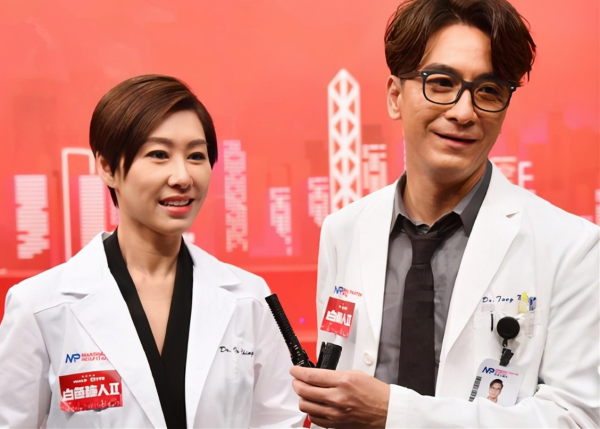 馬國明出席活動大秀恩愛，貼心攙扶受傷的女友，笑言：像懷孕一樣