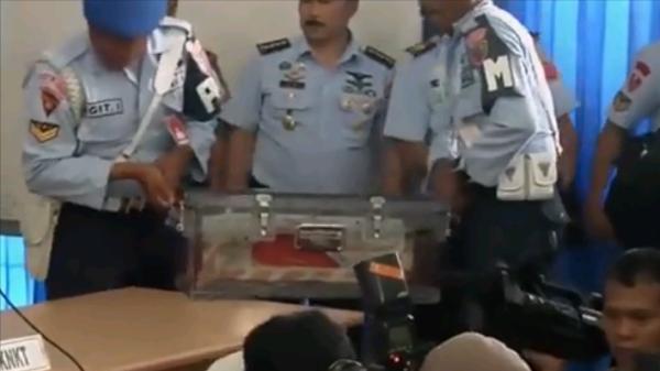 馬航MH370事件再現?亞航8501神秘消失,真實空難紀錄片 馬航MH370事件再現?亞航8501神秘消失,真實空難紀錄片