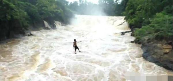 湄公河上玩命的捕魚人：在洪流中捕巨魾，一條能賣上萬元！紀錄片