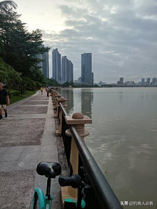 歷經一番驚險刺激的操作，小鉤成功博大魚一條……