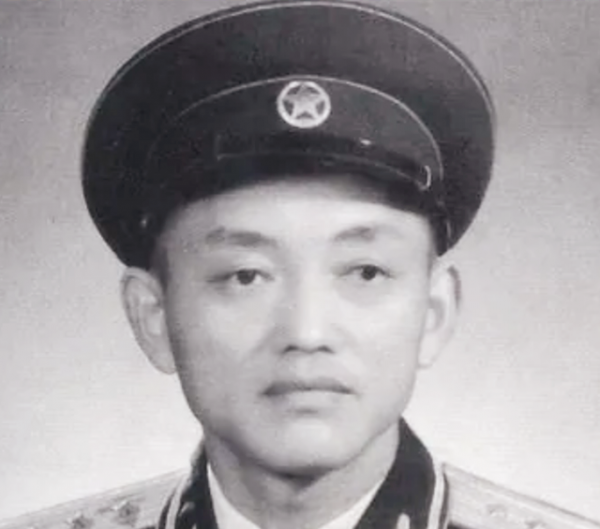 上甘嶺戰役的4個功臣師長,他們都是誰?1955年授予什麼軍銜? 上甘嶺戰役的4個功臣師長,他們都是誰?1955年授予什麼軍銜?