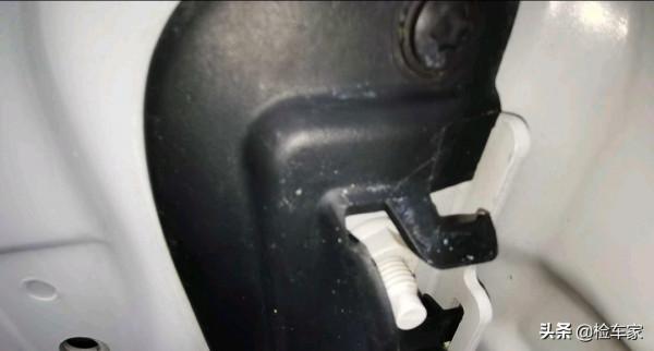 3萬塊的雪鐵龍C5，原地打方向發出咯吱響，這車況少一萬合理嗎