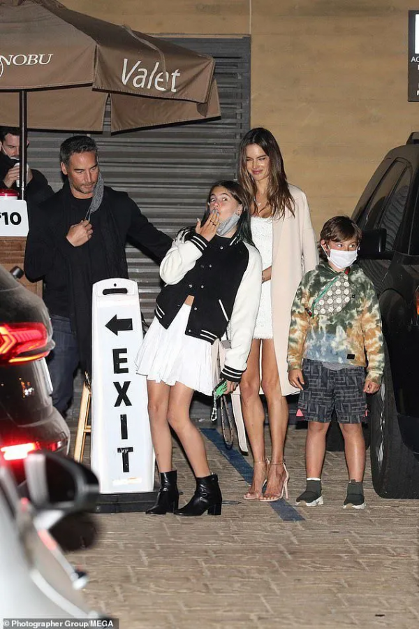 義大利球星以為和超模網戀,15年從未見面,慘被大媽騙光全部身家 義大利球星以為和超模網戀,15年從未見面,慘被大媽騙光全部身家