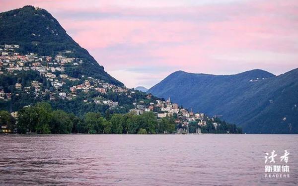 偷偷離去的父母