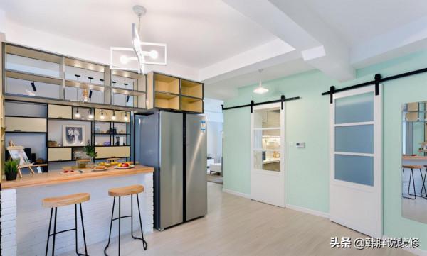 120㎡極簡新房，清亮的薄荷綠牆面，吧檯和餐邊櫃是最大亮點