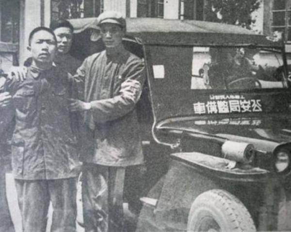 1949年解放上海，我黨定下3條規矩，一民警卻無視，陳毅如何處理
