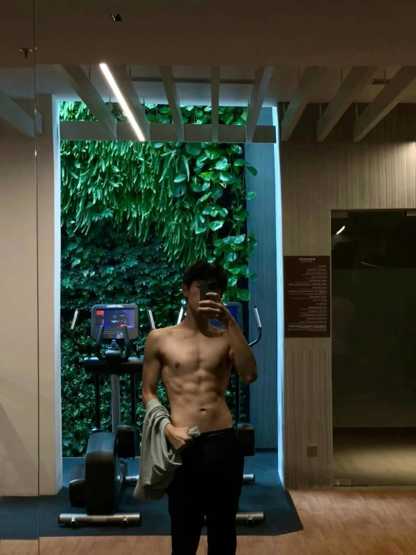 小八卦，王力宏，佟麗婭，張藝興，陳飛宇，周翊然向涵之