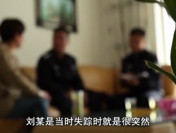 2016年安徽工人挖到人骨，警察迅速封鎖現場，一枚打火機幫了大忙