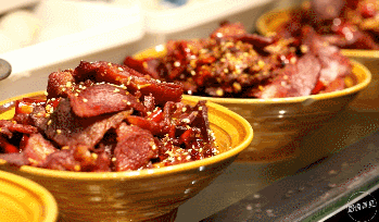 一碗麵要十種小料配，難怪有吃貨說吃起來巴適得很