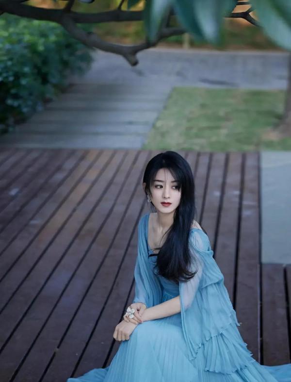 趙麗穎，每一天都既是明天，也是今天，也會變成昨天