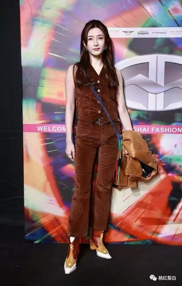 港女真霸氣!鄧萃雯氣場全開,彷彿自帶囂張BGM 港女真霸氣!鄧萃雯氣場全開,彷彿自帶囂張BGM