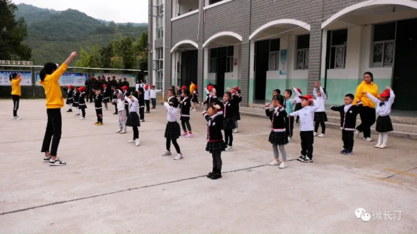 長汀縣愛貝幼兒園:開展秋季戶外拓展 家園共育 共伴成長 長汀縣愛貝幼兒園:開展秋季戶外拓展 家園共育 共伴成長