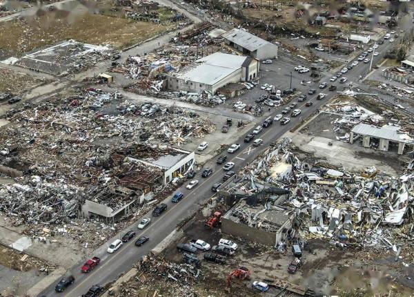12月13日，國家公祭日勿忘國恥；臺軍腦補大陸攻臺；天災橫掃美國