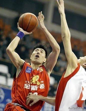 人物|17歲學籃球,42歲退役,換過8支球隊,被稱作CBA“活化石” 人物|17歲學籃球,42歲退役,換過8支球隊,被稱作CBA“活化石”