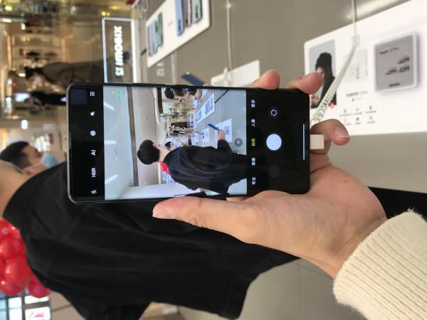 年底換機怎麼選？XIAOMI 12和iPhone 13哪個更值得買？