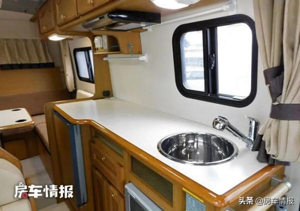 日產中巴房車,3.0T動力雙客廳能坐10人,國內也有但認識的人不多 日產中巴房車,3.0T動力雙客廳能坐10人,國內也有但認識的人不多