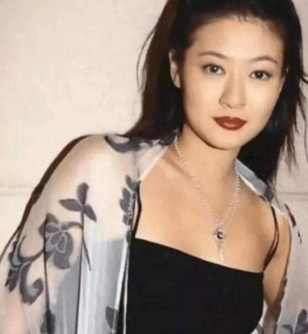 19年前她拋下滿月的兒子,從24樓跳下,就算瘋,陳寶蓮也是被逼瘋 19年前她拋下滿月的兒子,從24樓跳下,就算瘋,陳寶蓮也是被逼瘋